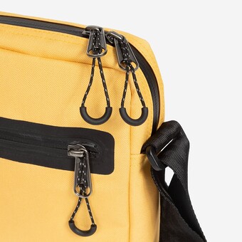 BOLSA EASTPAK THE ONE  AMARELO