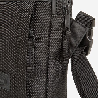 BOLSA EASTPAK THE ONE CNNCT PRETO