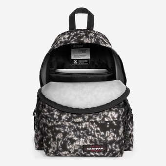 MOCHILA EASTPAK DAY PAK R  PR/BRANCO