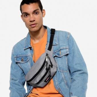 BOLSA EASTPAK DOGGY BAG CINZA CLARO